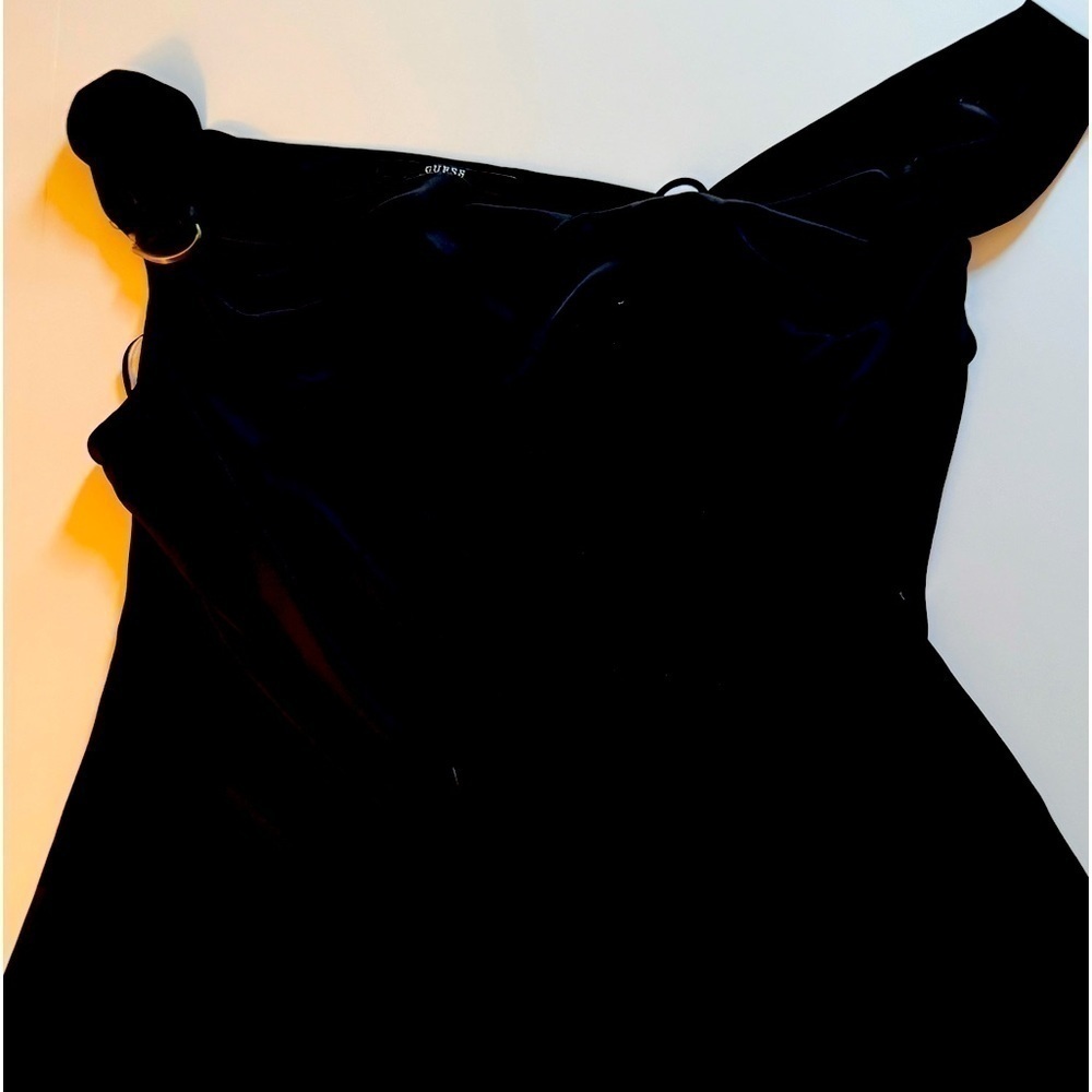 Guess Party top Black Length 24” arm pit to arm pit 18”